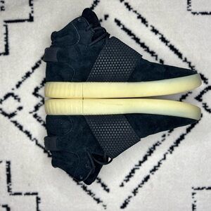 Men's Adidas Tubular Invader Strap Sneakers 9.5 Black Gum Sole EUC